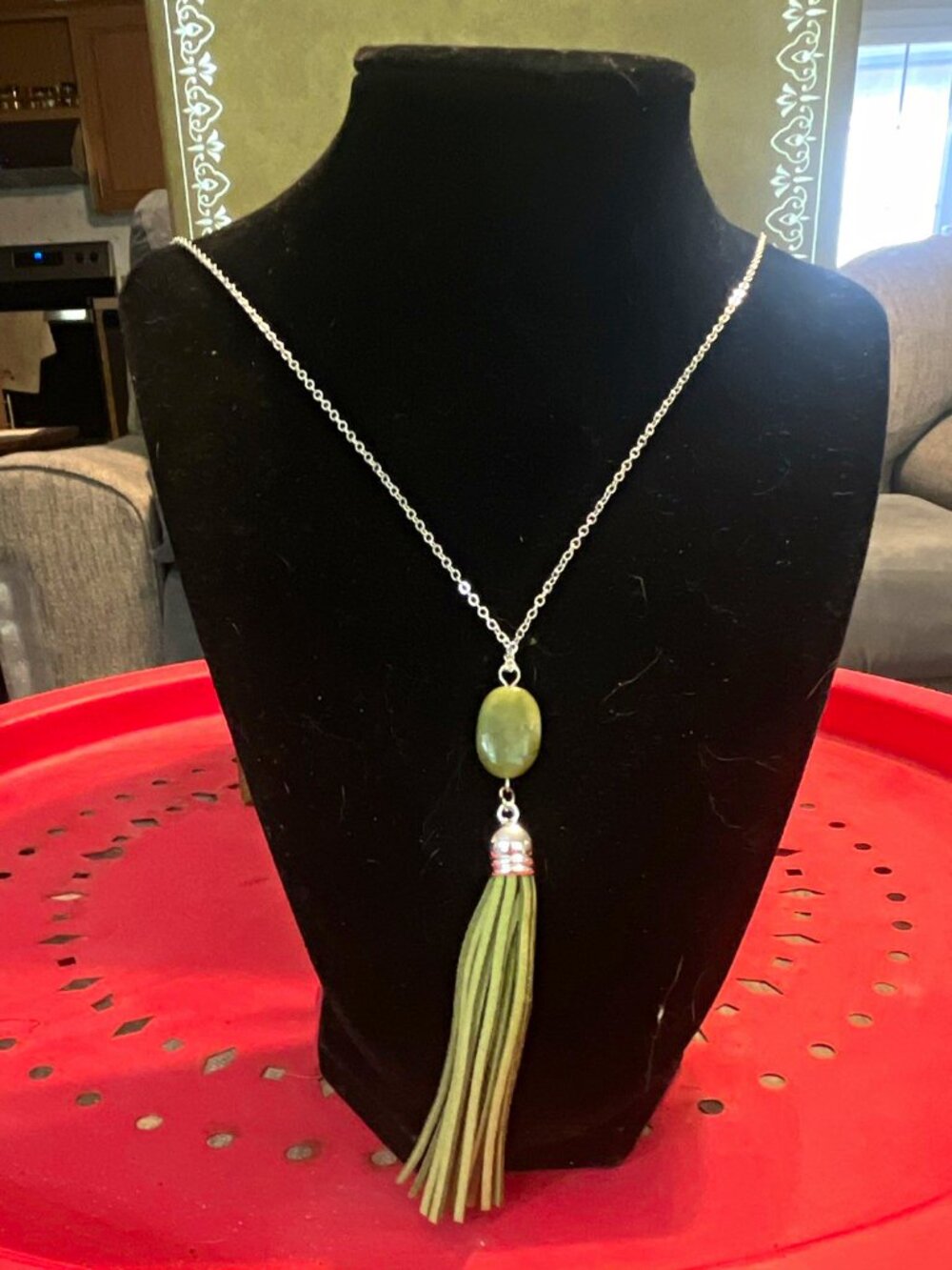 Silver Tone Cable Chain Necklace w/ Green Oval Tassel Pendant Lobster Clasp